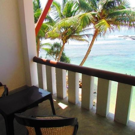 Miltons Beach Resort Унаватуна Экстерьер фото