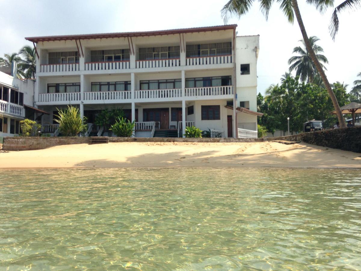 Miltons Beach Resort Унаватуна Экстерьер фото