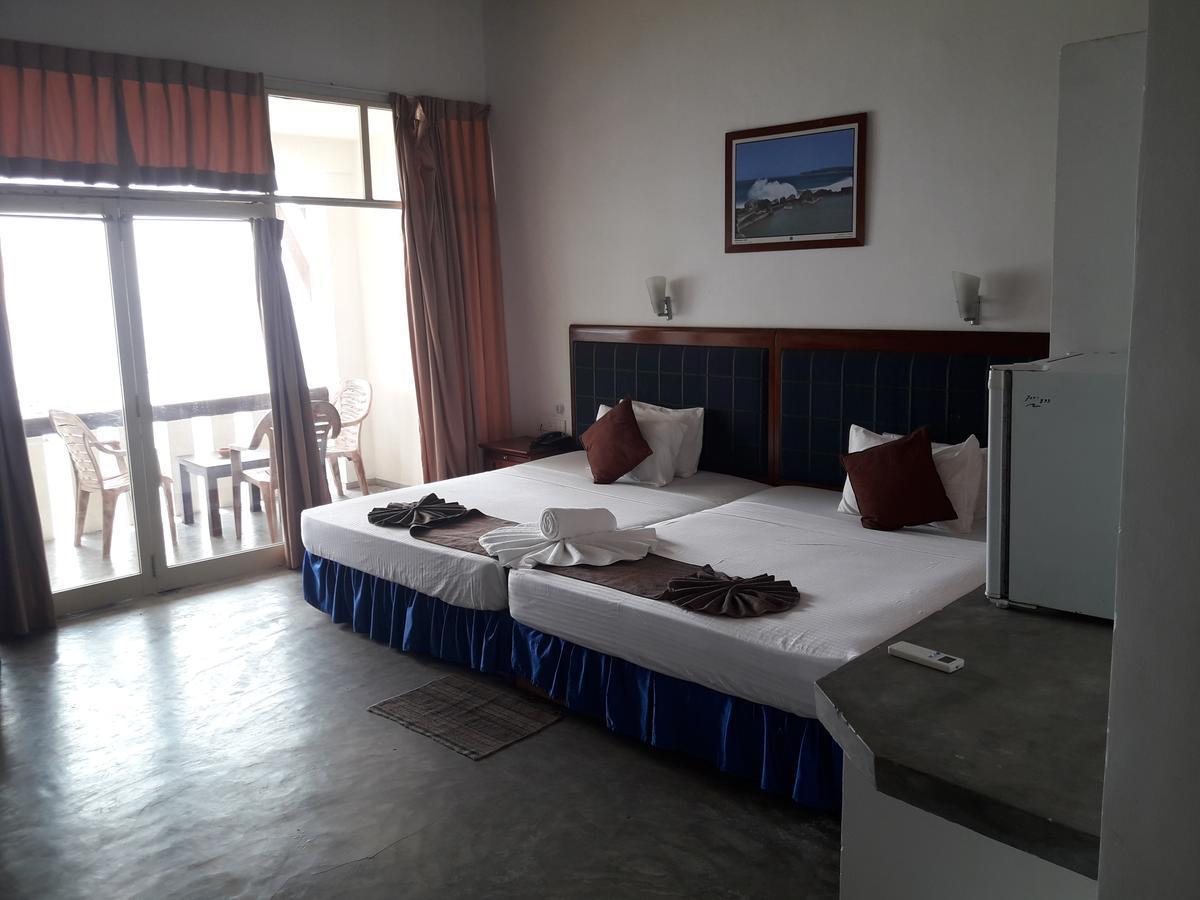 Miltons Beach Resort Унаватуна Экстерьер фото