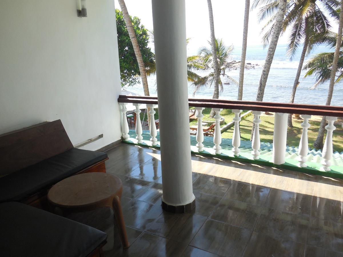 Miltons Beach Resort Унаватуна Экстерьер фото