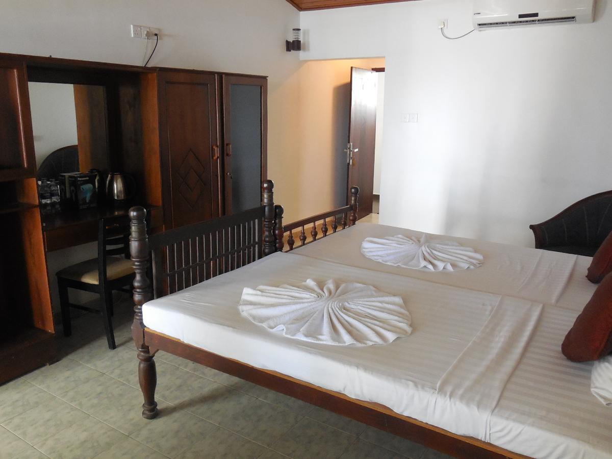 Miltons Beach Resort Унаватуна Экстерьер фото