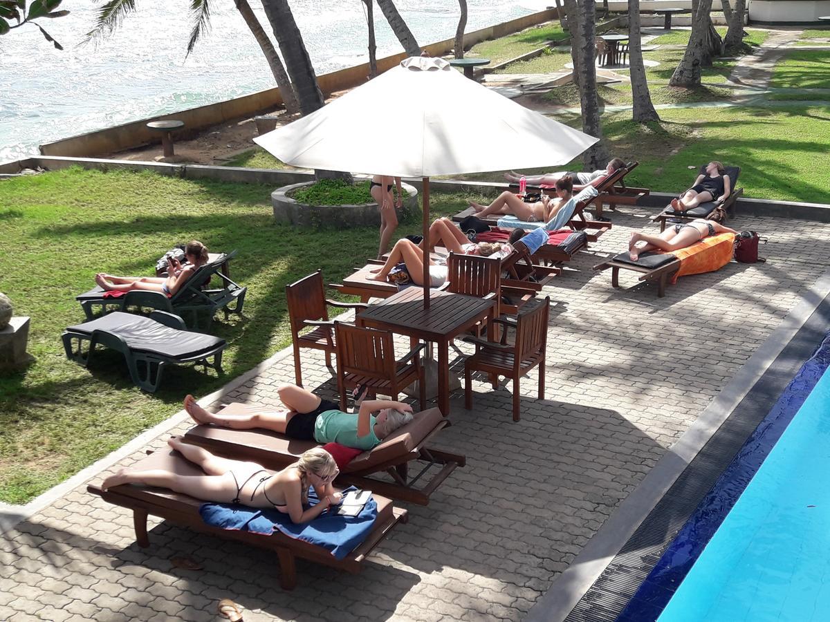 Miltons Beach Resort Унаватуна Экстерьер фото