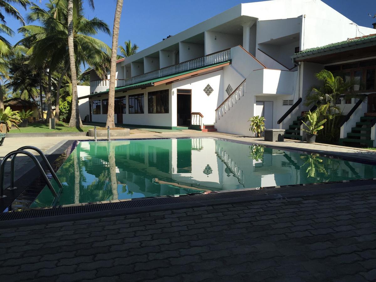 Miltons Beach Resort Унаватуна Экстерьер фото