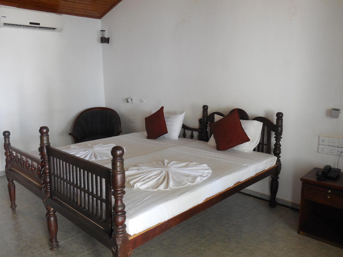 Miltons Beach Resort Унаватуна Экстерьер фото