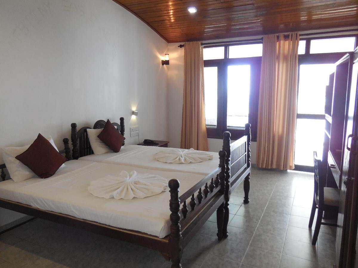 Miltons Beach Resort Унаватуна Экстерьер фото