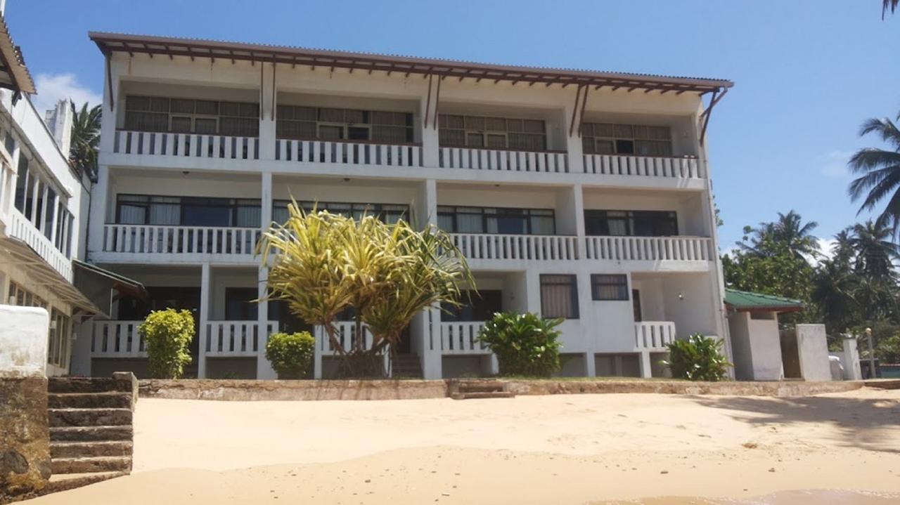 Miltons Beach Resort Унаватуна Экстерьер фото