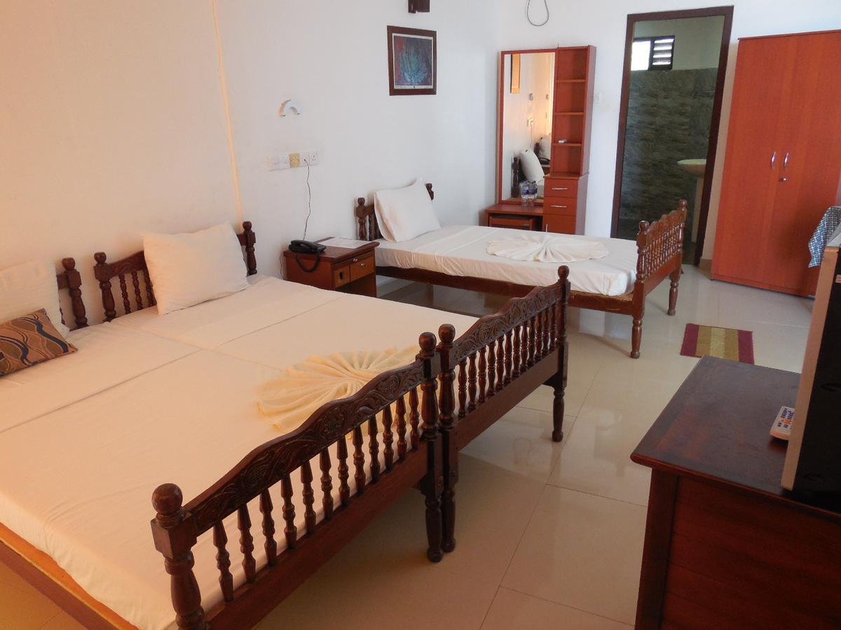 Miltons Beach Resort Унаватуна Экстерьер фото