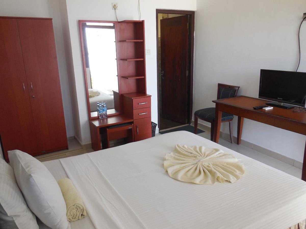 Miltons Beach Resort Унаватуна Экстерьер фото