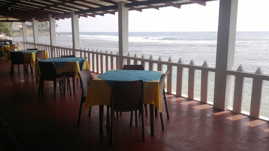 Miltons Beach Resort Унаватуна Экстерьер фото