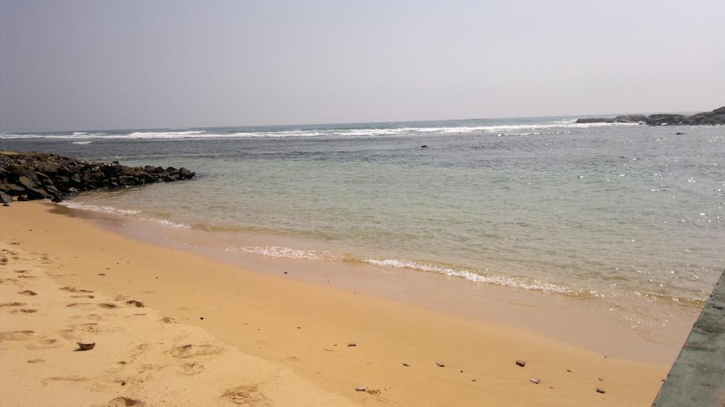 Miltons Beach Resort Унаватуна Экстерьер фото