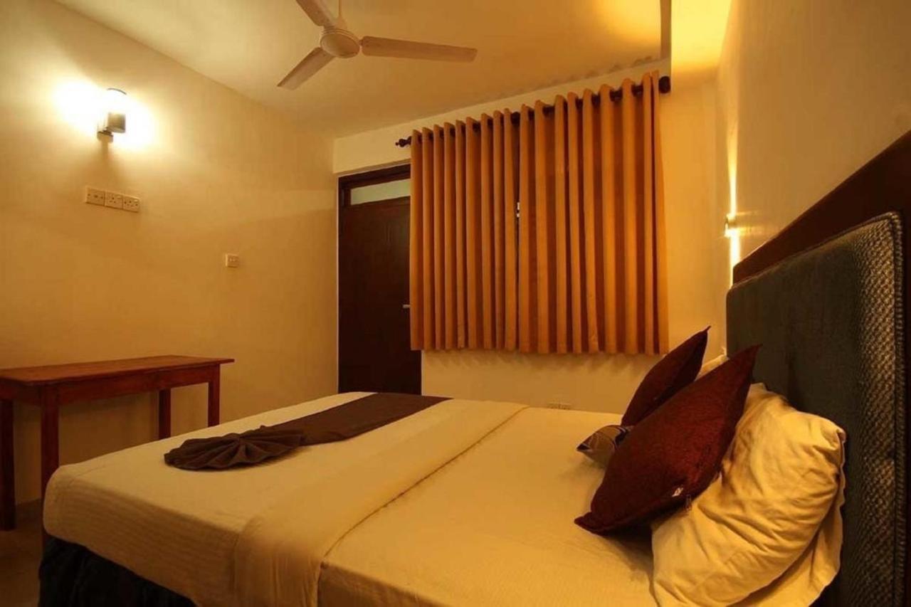 Miltons Beach Resort Унаватуна Экстерьер фото