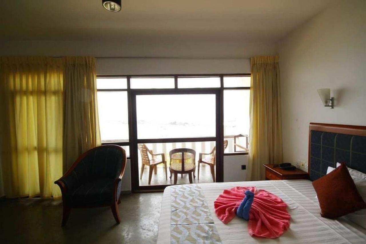 Miltons Beach Resort Унаватуна Экстерьер фото