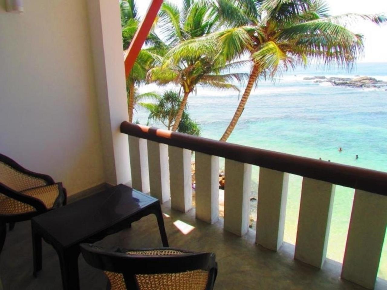 Miltons Beach Resort Унаватуна Экстерьер фото