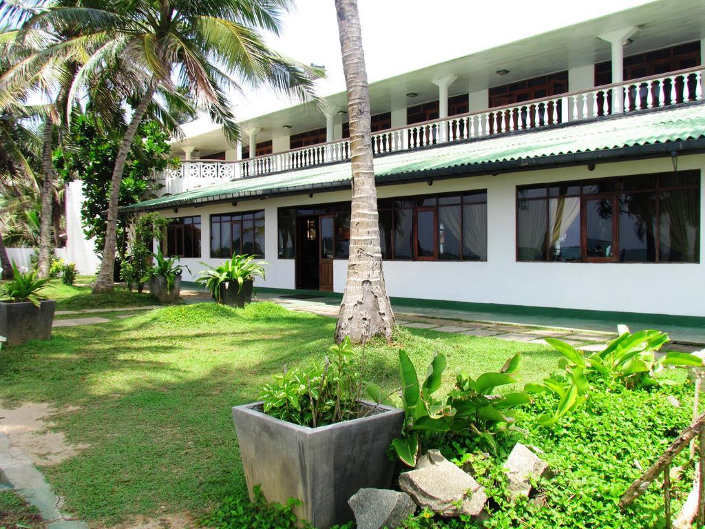 Miltons Beach Resort Унаватуна Экстерьер фото