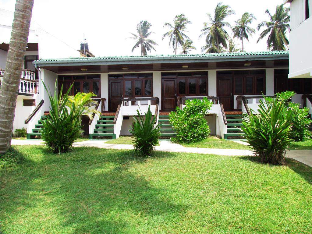 Miltons Beach Resort Унаватуна Экстерьер фото